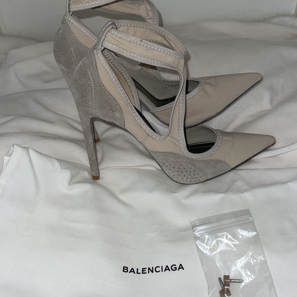 Balenciaga nude dual material heels! Seen on Kim K - Picture 2 of 10